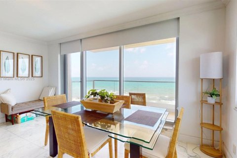 Copropriété à vendre à Hallandale Beach, Floride: 2 chambres, 214.14 m2 № 1848264 - photo 13