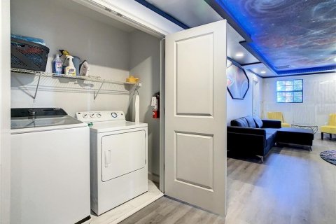 Casa en venta en Davenport, Florida, 8 dormitorios, 363.15 m2 № 2299077 - foto 7
