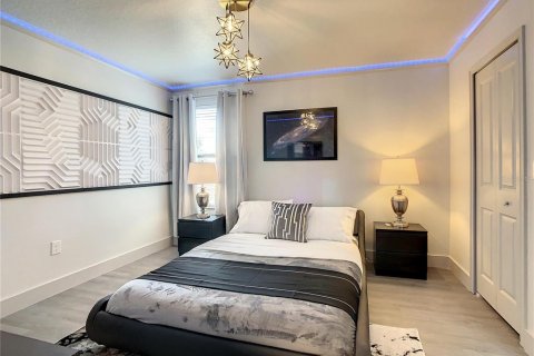 Casa en venta en Davenport, Florida, 8 dormitorios, 363.15 m2 № 2299077 - foto 11
