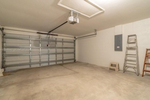 Купить виллу или дом в Лихай-Эйкерс, Флорида 3 спальни, 167.87м2, № 2060769 - фото 26