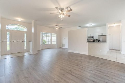 Купить виллу или дом в Лихай-Эйкерс, Флорида 3 спальни, 167.87м2, № 2060769 - фото 7