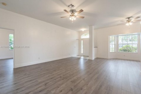 Купить виллу или дом в Лихай-Эйкерс, Флорида 3 спальни, 167.87м2, № 2060769 - фото 8