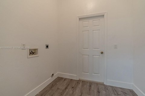 Купить виллу или дом в Лихай-Эйкерс, Флорида 3 спальни, 167.87м2, № 2060769 - фото 25