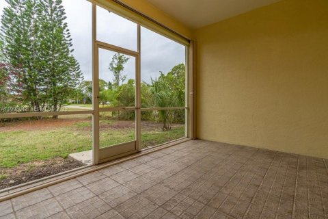 Купить виллу или дом в Лихай-Эйкерс, Флорида 3 спальни, 167.87м2, № 2060769 - фото 28