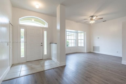 Купить виллу или дом в Лихай-Эйкерс, Флорида 3 спальни, 167.87м2, № 2060769 - фото 6