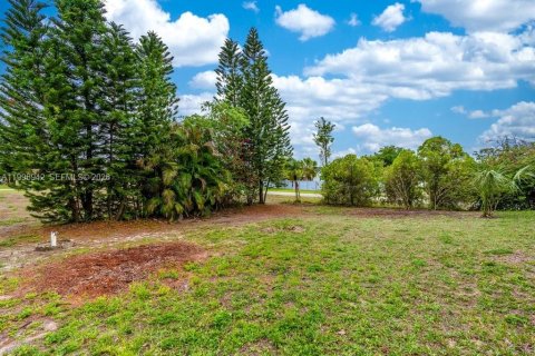 Купить виллу или дом в Лихай-Эйкерс, Флорида 3 спальни, 167.87м2, № 2060769 - фото 30