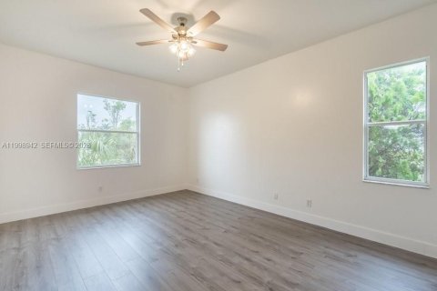 Купить виллу или дом в Лихай-Эйкерс, Флорида 3 спальни, 167.87м2, № 2060769 - фото 20