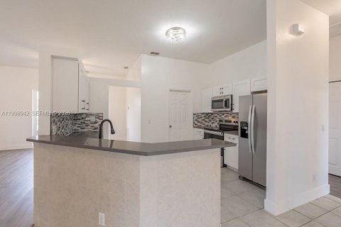 Купить виллу или дом в Лихай-Эйкерс, Флорида 3 спальни, 167.87м2, № 2060769 - фото 15