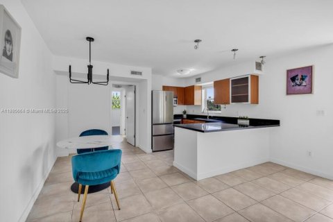 Condominio en venta en Miami, Florida, 1 dormitorio, 68.84 m2 № 1933380 - foto 9