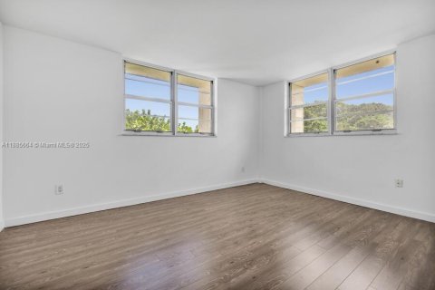 Condominio en venta en Miami, Florida, 1 dormitorio, 68.84 m2 № 1933380 - foto 19