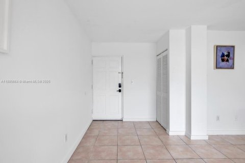 Condominio en venta en Miami, Florida, 1 dormitorio, 68.84 m2 № 1933380 - foto 7