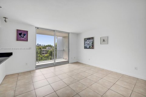 Condominio en venta en Miami, Florida, 1 dormitorio, 68.84 m2 № 1933380 - foto 12