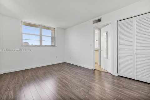 Condominio en venta en Miami, Florida, 1 dormitorio, 68.84 m2 № 1933380 - foto 18
