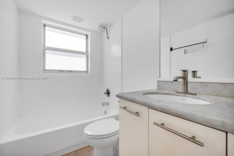 Condominio en venta en Miami, Florida, 1 dormitorio, 68.84 m2 № 1933380 - foto 17