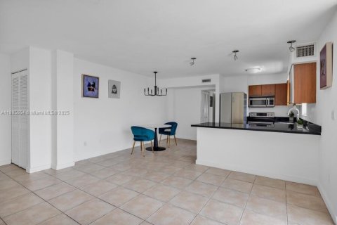 Condominio en venta en Miami, Florida, 1 dormitorio, 68.84 m2 № 1933380 - foto 8