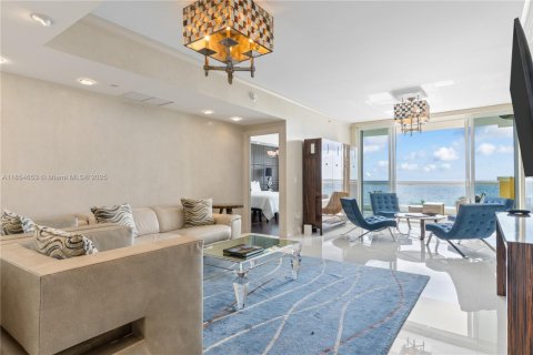 Condo in Sunny Isles Beach, Florida, 3 bedrooms  № 2022691 - photo 18