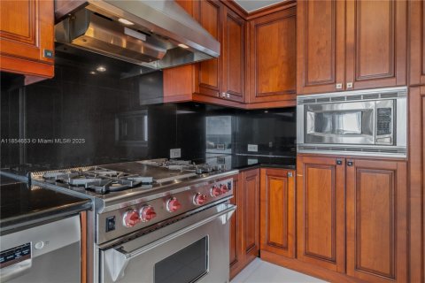Condo in Sunny Isles Beach, Florida, 3 bedrooms  № 2022691 - photo 13
