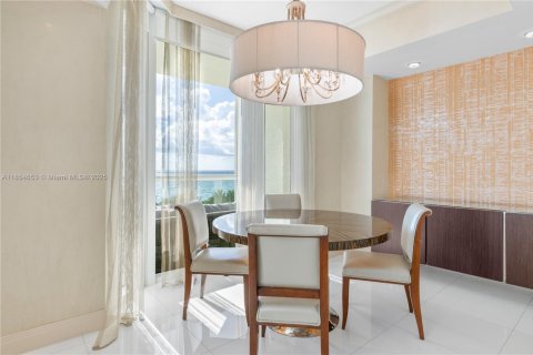 Condo in Sunny Isles Beach, Florida, 3 bedrooms  № 2022691 - photo 10