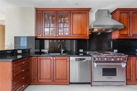 Condo in Sunny Isles Beach, Florida, 3 bedrooms  № 2022691 - photo 12