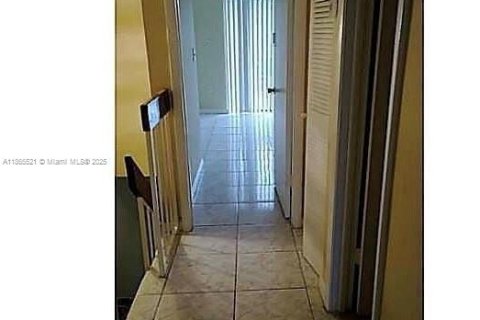 Villa ou maison à vendre à Miami, Floride: 2 chambres, 74.88 m2 № 1924781 - photo 9