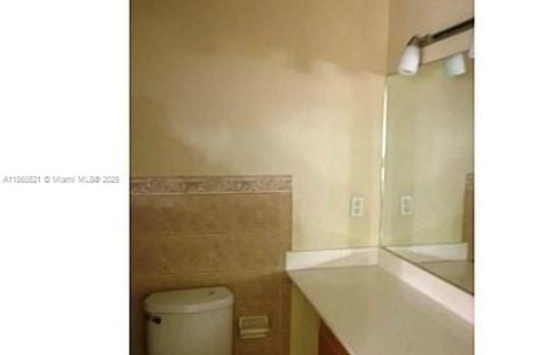 Villa ou maison à vendre à Miami, Floride: 2 chambres, 74.88 m2 № 1924781 - photo 8