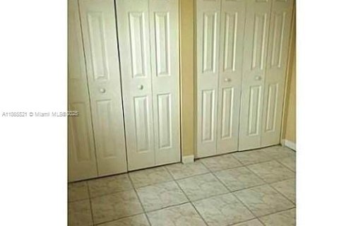 Villa ou maison à vendre à Miami, Floride: 2 chambres, 74.88 m2 № 1924781 - photo 7