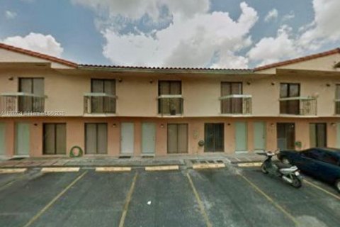 Villa ou maison à vendre à Miami, Floride: 2 chambres, 74.88 m2 № 1924781 - photo 1