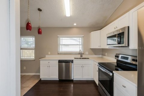 House in Valrico, Florida 3 bedrooms, 118.91 sq.m. № 2216402 - photo 6