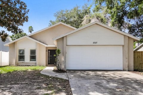 House in Valrico, Florida 3 bedrooms, 118.91 sq.m. № 2216402