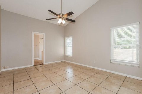 House in Valrico, Florida 3 bedrooms, 118.91 sq.m. № 2216402 - photo 9