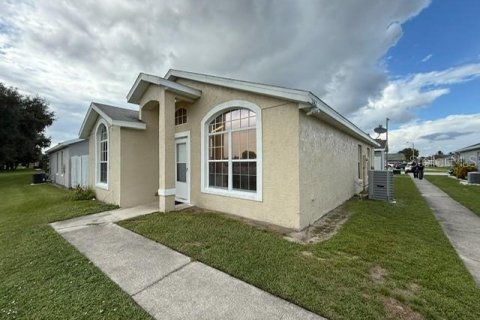 Villa ou maison à Kissimmee, Floride 3 chambres, 112.41 m2 № 2413994