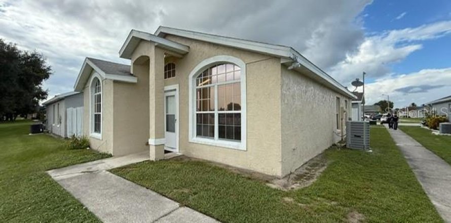 Villa ou maison à Kissimmee, Floride 3 chambres, 112.41 m2 № 2413994