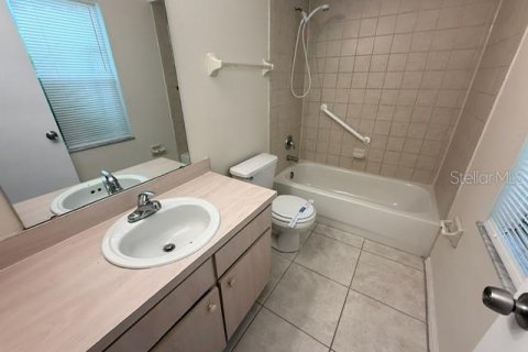 Villa ou maison à louer à Kissimmee, Floride: 3 chambres, 112.41 m2 № 2413994 - photo 3