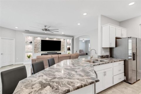 House in Lakeland, Florida 4 bedrooms, 208.01 sq.m. № 1653759 - photo 15