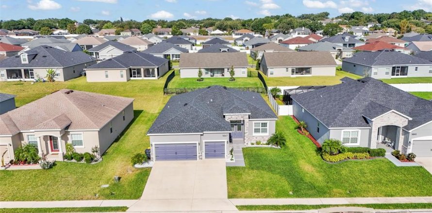 House in Lakeland, Florida 4 bedrooms, 208.01 sq.m. № 1653759