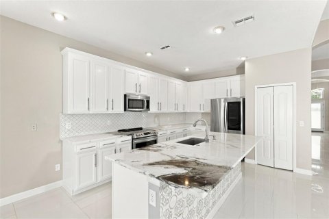 Casa en venta en Wesley Chapel, Florida, 4 dormitorios, 213.68 m2 № 2386146 - foto 17