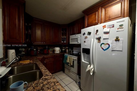 Condominio en Miami, Florida, 1 dormitorio  № 2154530