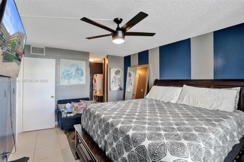Condominio en venta en Pembroke Pines, Florida, 1 dormitorio, 74.32 m2 № 2152920 - foto 9
