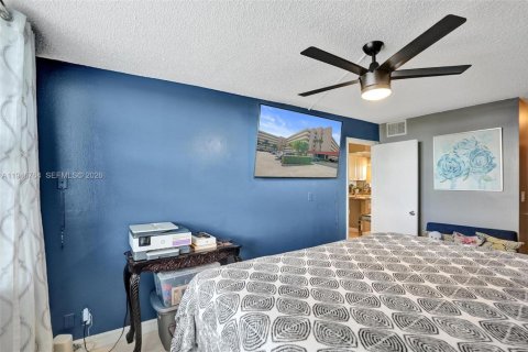 Condominio en venta en Pembroke Pines, Florida, 1 dormitorio, 74.32 m2 № 2152920 - foto 10