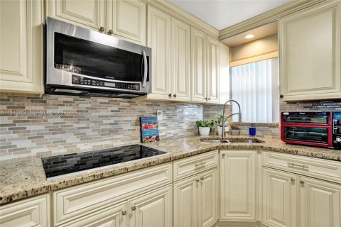Condominio en venta en Pembroke Pines, Florida, 1 dormitorio, 74.32 m2 № 2152920 - foto 15