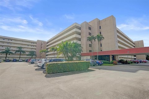 Condominio en venta en Pembroke Pines, Florida, 1 dormitorio, 74.32 m2 № 2152920 - foto 1