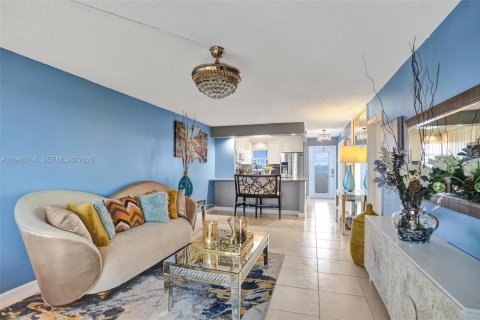Condominio en venta en Pembroke Pines, Florida, 1 dormitorio, 74.32 m2 № 2152920 - foto 6