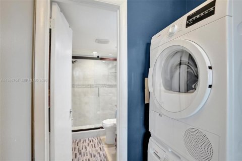 Condominio en venta en Pembroke Pines, Florida, 1 dormitorio, 74.32 m2 № 2152920 - foto 12