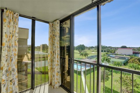 Condominio en venta en Pembroke Pines, Florida, 1 dormitorio, 74.32 m2 № 2152920 - foto 19