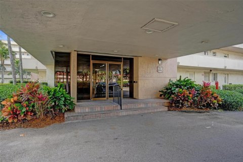Condominio en venta en Pembroke Pines, Florida, 1 dormitorio, 74.32 m2 № 2152920 - foto 3
