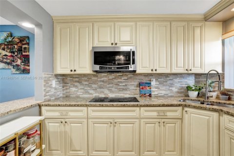 Condominio en venta en Pembroke Pines, Florida, 1 dormitorio, 74.32 m2 № 2152920 - foto 13