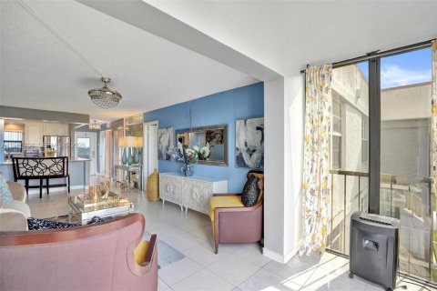 Condominio en venta en Pembroke Pines, Florida, 1 dormitorio, 74.32 m2 № 2152920 - foto 5