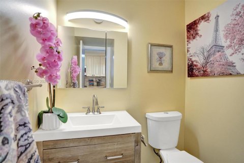 Condominio en venta en Pembroke Pines, Florida, 1 dormitorio, 74.32 m2 № 2152920 - foto 7