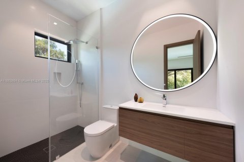 House in Miami Shores, Florida 5 bedrooms, 419.18 sq.m. № 1981972 - photo 29