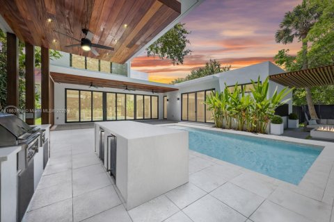 House in Miami Shores, Florida 5 bedrooms, 419.18 sq.m. № 1981972 - photo 2